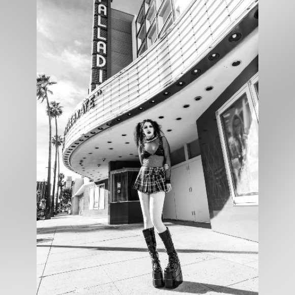 Sexy plaid skirt - Picture 15 of 16